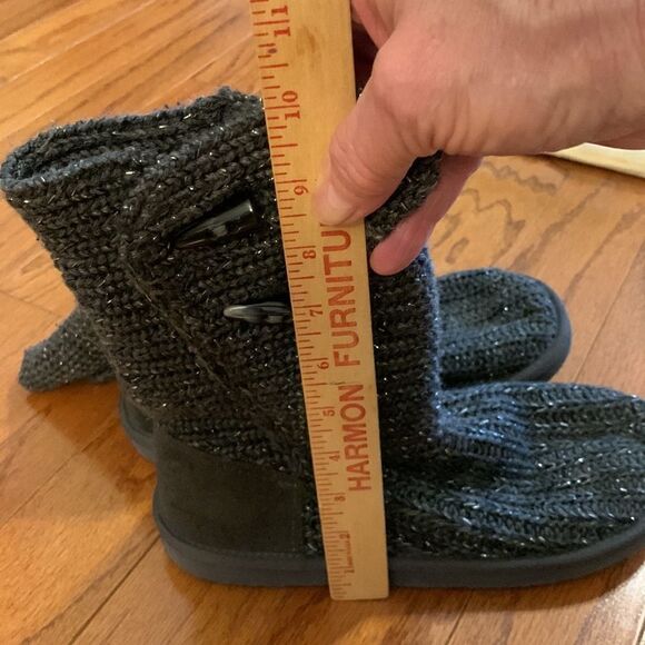 Size 8 sweater boots. Dark gray with some silver threading - Picture 5 of 8